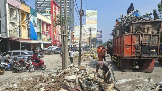 Pembongkaran bangunan liar di Kalimalang, Bekasi [tribunnews]