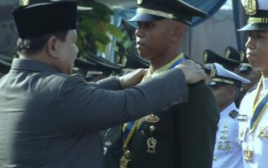 Presiden Prabowo lantik perwira tni-polri 2025 di istana [inews]