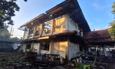 Gedung DPRD Solo usai dibakar massa [radarsolo]