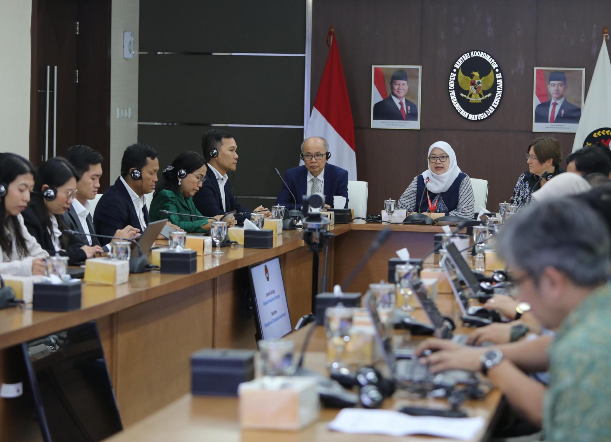 Pertemuan Kementerian Koordinator Bidang Pembangunan Manusia dan Kebudayaan (PMK) dengan delegasi Kamboja membahas tentang perlindungan Warga Negara Indonesia (WNI) dari bencana alam di Kamboja [kemenkopmk]
