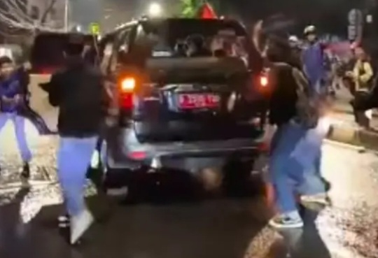 Pengrusakan mobil dinas Lurah Manggarai sebab dikira Anggota DPR [idntimes]