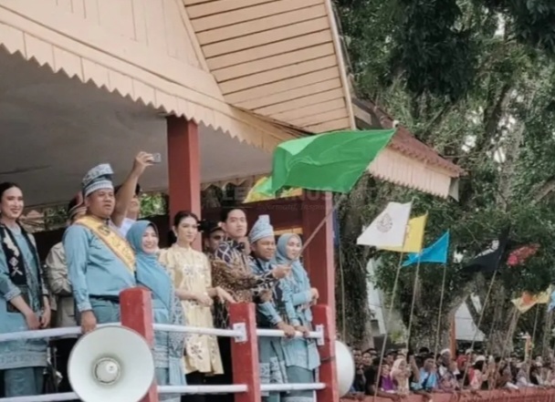 Wapres Gibran buka pawai pacu jalur di Tepian Narosa [lensanusantara]