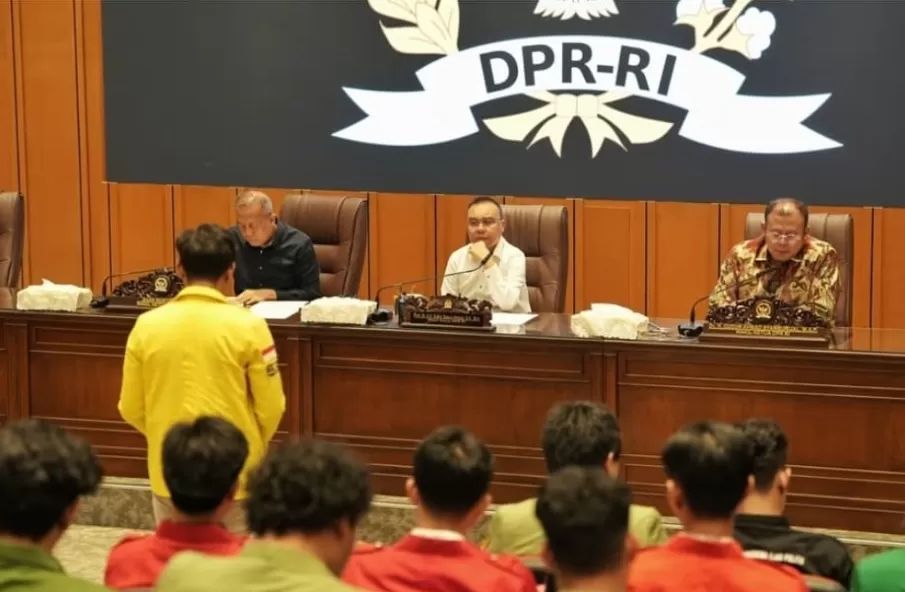 Wakil Pimpinan DPR RI Temui Perwakilan Aliansi Mahasiswa [disway]