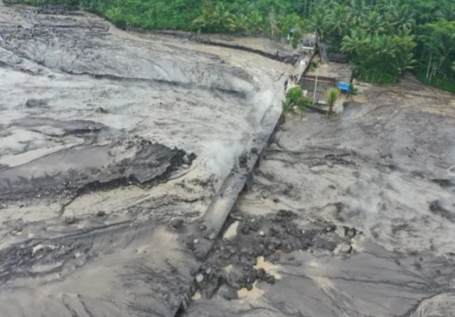 Dusun Sumberlangsep terisolasi dampak banjir lahar Gunung Semeru [antaranews]