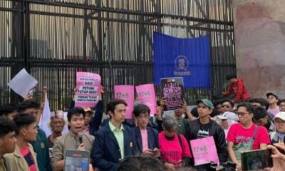 Mahasiswa UNPAD unjuk rasa di depan Gedung DPR RI [tribunnews]