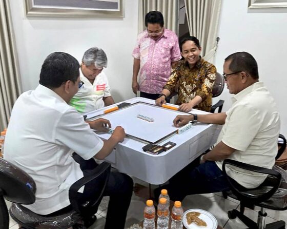 Menteri Karding, Raja Juli dan Azis Wellang main domino [demokratis]