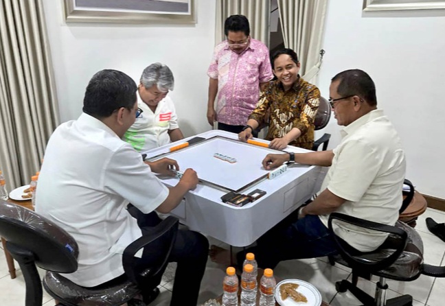 Menteri Karding, Raja Juli dan Azis Wellang main domino [demokratis]