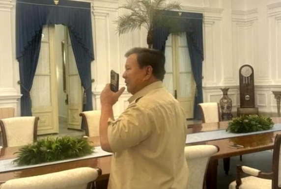 Prabowo Subianto telfon BNPB agar segera tangani banjir di Bali dan NTT [detik]