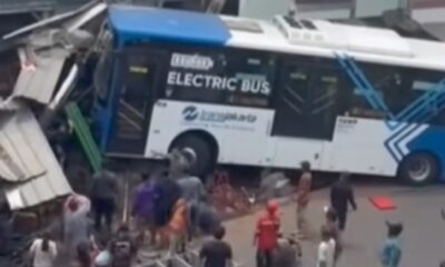 Transjakarta tabrak ruko di Setiabudi [okezone]
