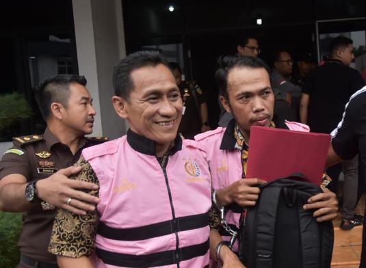 Tersangka dugaan korupsi dana desa Sumberjaya [tribunnews]