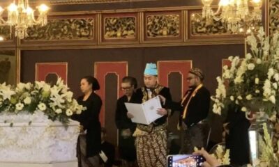 Gusti Purboyo Ucapkan Ikrar Di Hadapan Jenazah Paku Buwono XIII [tribunnews]