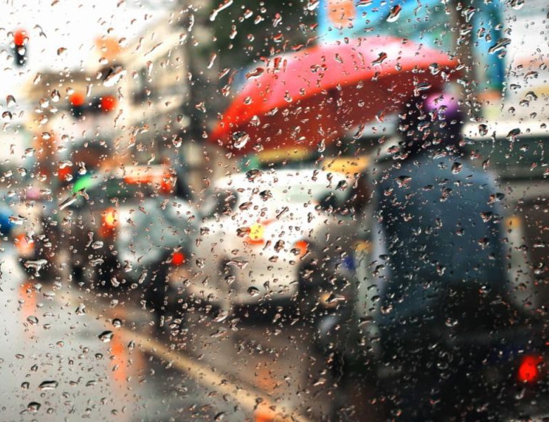 Ilustrasi hujan mengandung mikropkastik [fin]