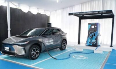 Ilustrasi pengisian mobil listrik Toyota [nasmoco]
