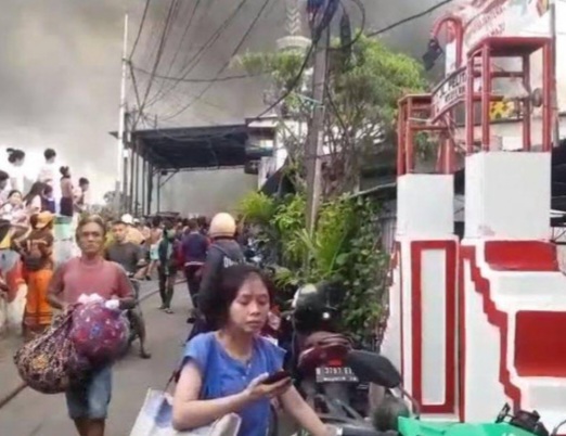 Kebakaran di Jatipulo akibat putusnya kabel SUTT [aliansinews]