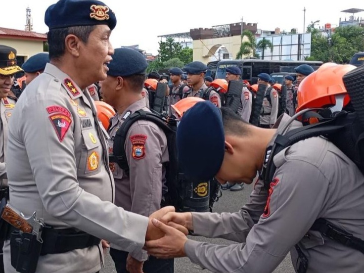 100 Personel Brimob Sulawesi Selatan dikirim ke Sumatera [fajar]