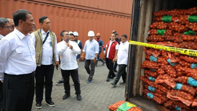 72 ton Bawang Bombai ilegal bawa penyakit [cnbcindonesia]