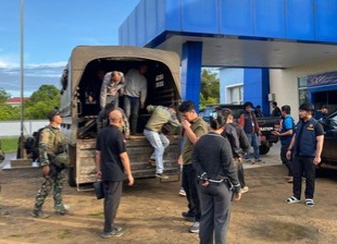 15 WNA asal China yang serang TNI diamankan [cnnindonesia]