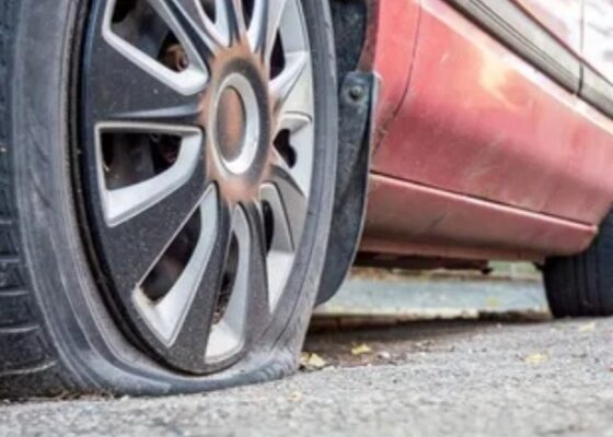 Ilustrasi ban bocor [tirto]