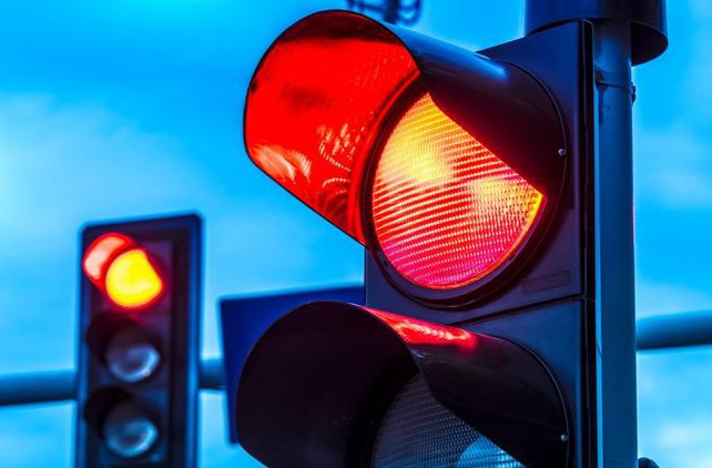 Ilustrasi lampu merah [momobil]