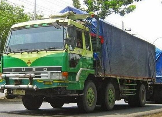 Ilustrasi truk barang [gridoto]