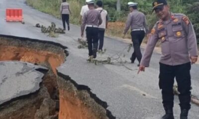 Jalan di Bukit Taratak Rokan Hulu Longsor [mureks]