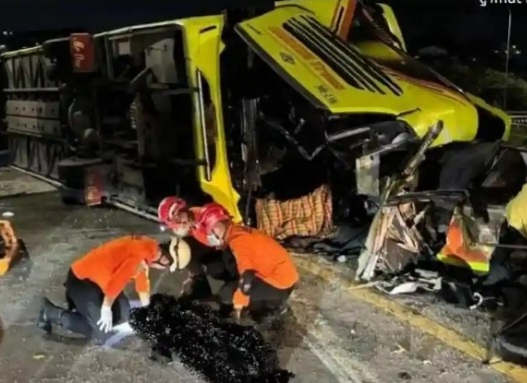 Kecelakaan bus PO Cahaya Trans [tribunnews]