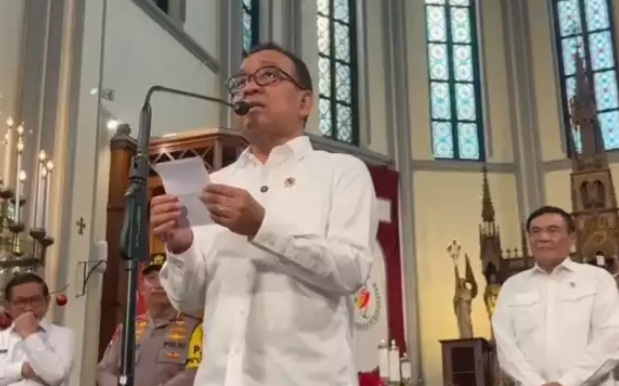 Pratikno sampaikan salam Prabowo pada umat Kristiani saat misa malam di Gereja Katedral, Jakarta Pusat, Rabu (24/12/2025) [viva]