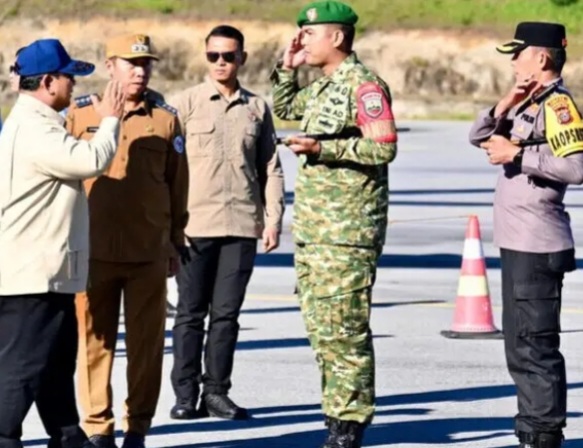 Presiden Prabowo kunjungi korban banjir Tapanuli Tengah, Sumatera Utara [garudatv]