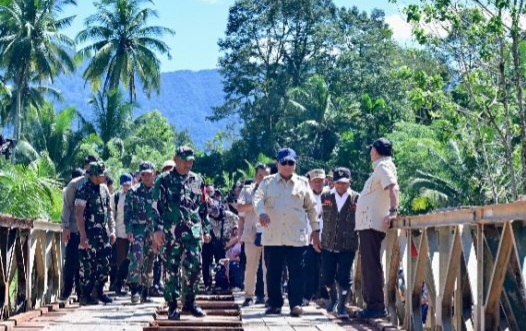 Presiden Prabowo meninjau jembatan bailey [teritorial]