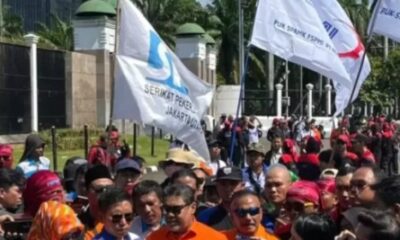 Buruh gelar demo di DPR dan Kemnaker [narasitoday]