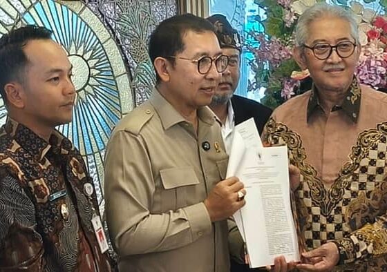 Fadli Zon serahkan SK pada Tedjowulan [mediaindonesia]