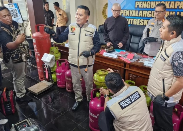 Polda Jawa Tengah bongkar sindikat gas elpiji oplosan [ayosemarang]