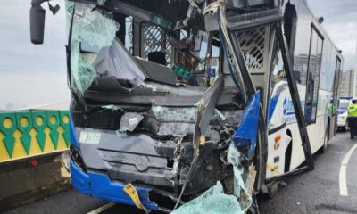 2 Bus Transjakarta tabrakan [beritanasional]