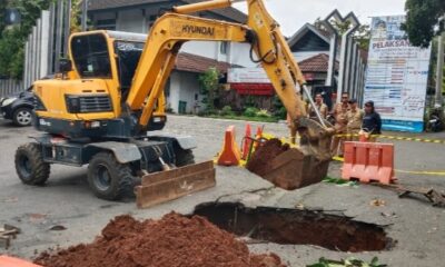 Lubang misterius muncul di depan Kantor Disdik Semarang [espos]