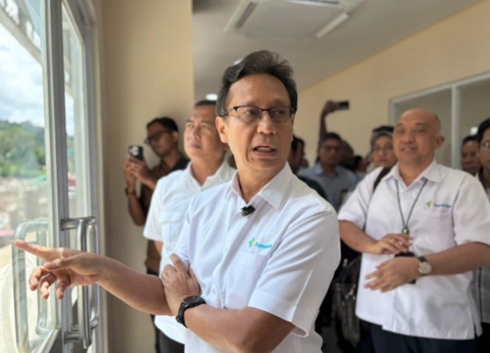 Menkes Budi Kunjungi RSUD Kota Bima Naik Kelas C [kumparan]