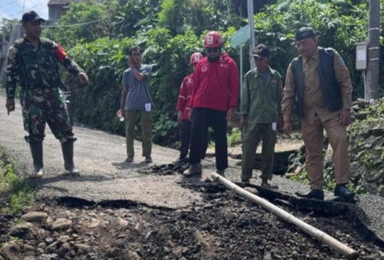 Tanah gerak di Tegal sebabkan rumah dan Ponpes rusak [bangkaterkini]