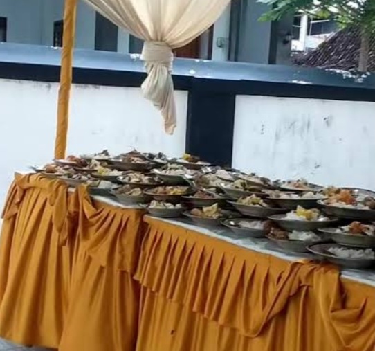 1.000 porsi buka puasa gratis per harinya di Masjid Agung Demak [instagram]