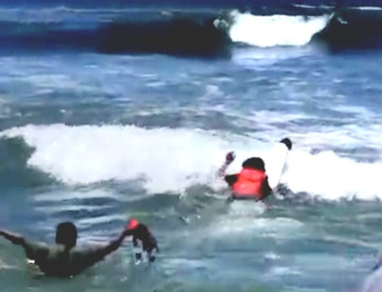 2 Wisatawan terseret Rip Current di Pantai Drini Gunungkidul [hariane]