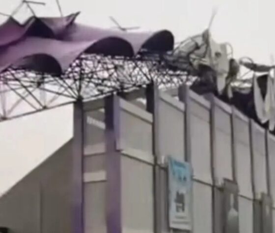 Atap Stadion rusak akibat angin puting beliung [idntimes]