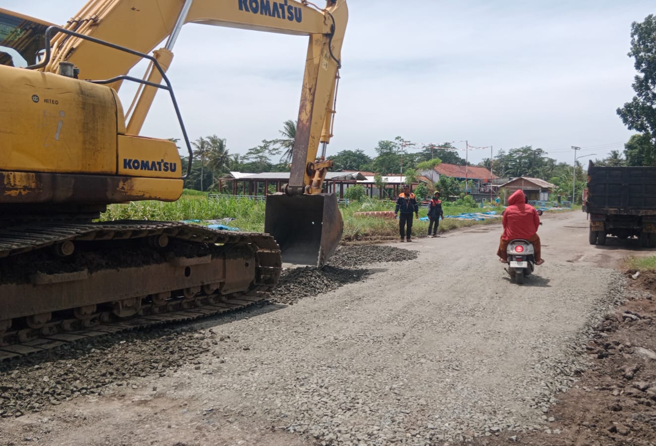 DPUPR Kebumen adakan perbaikan jalan [disway]