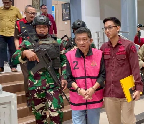 Eks Kadis Pertambangan Kukar ditahan [radarbontang]