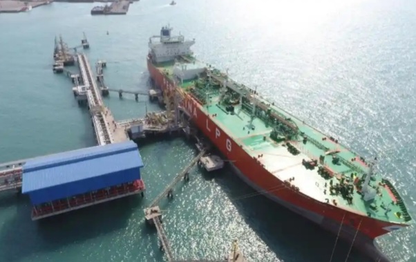 Kapal Pertamina tertahan di Selat Hormuz [tribunnews]
