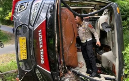Kecelakaan Bus Rombongan Wisatawan Bekasi [gobekasi]