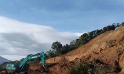 Longsor menutup akses jalan Padang-Bukit Tinggi melalui Malalak [suarasumbar]