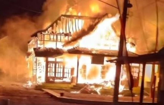 Masjid Kayu Peninggalan Sunan Kalijaga ludes terbakar [threads]