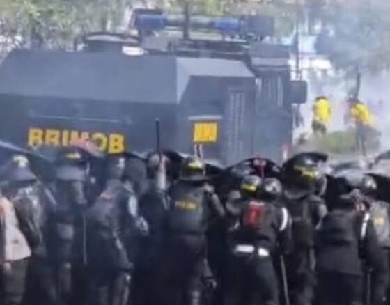 Demo Mahasiswa ricuh tolak Militerisme di Jayapura [facebook]