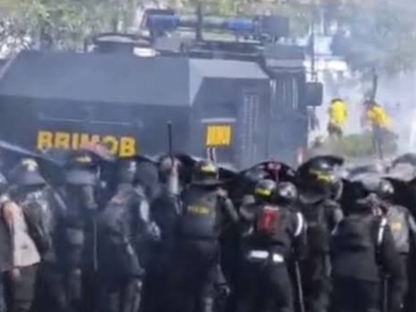 Demo Mahasiswa ricuh tolak Militerisme di Jayapura [facebook]