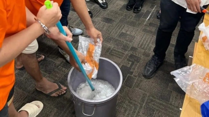 Ilustrasi pemusnahan sabu [asatunews]