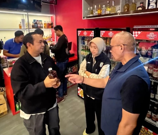 Bupati Lumajang Indah Amperawati sidak toko miras [kelumajang]