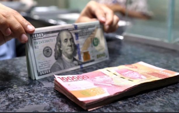 Nilai tukar rupiah tembus Rp 18.000 per Dollar AS [merdeka]